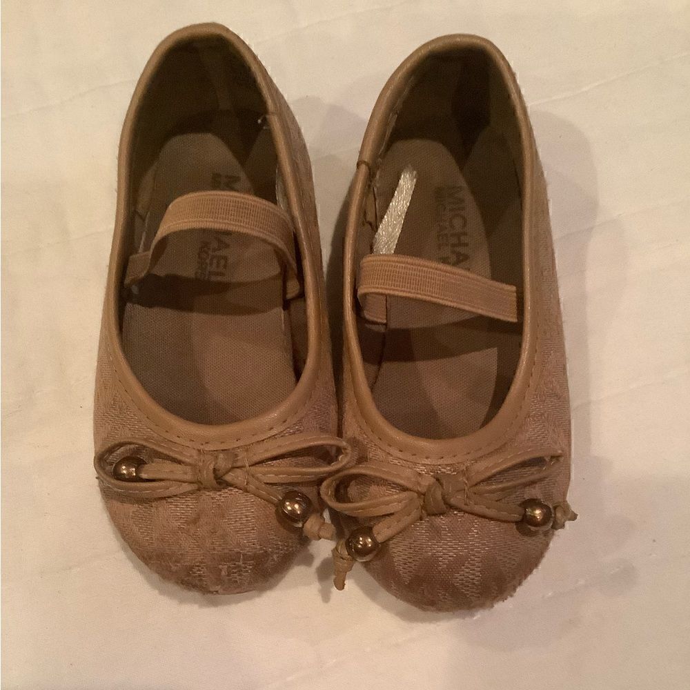 Michael Kors toddler size 6 tan dress shoes